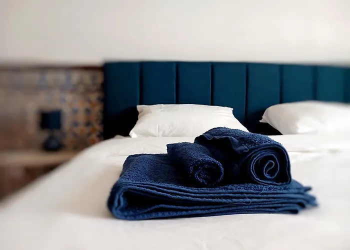 Rooms 10 Mins Walk From Train Station!