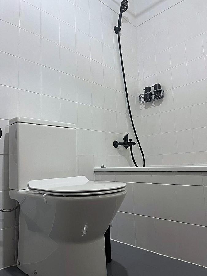10 Mins Walk From Train Station!