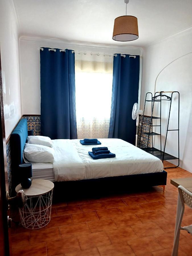10 Mins Walk From Train Station! Accommodatie bij particulieren Agualva-Cacem