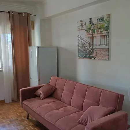 Rooms 10 Mins Walk From Train Station! Agualva-Cacem Exterior photo