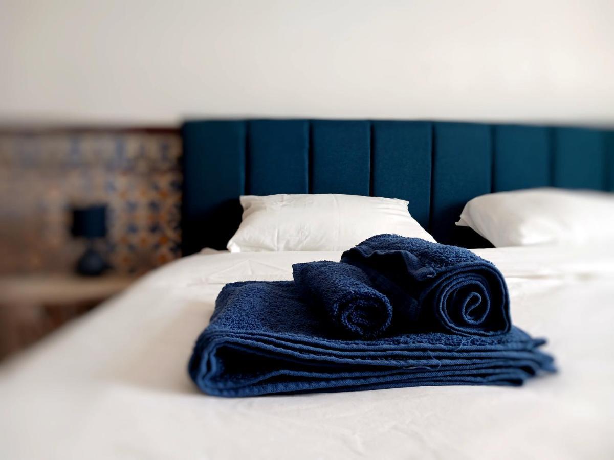 10 Mins Walk From Train Station! Homestay Agualva-Cacem