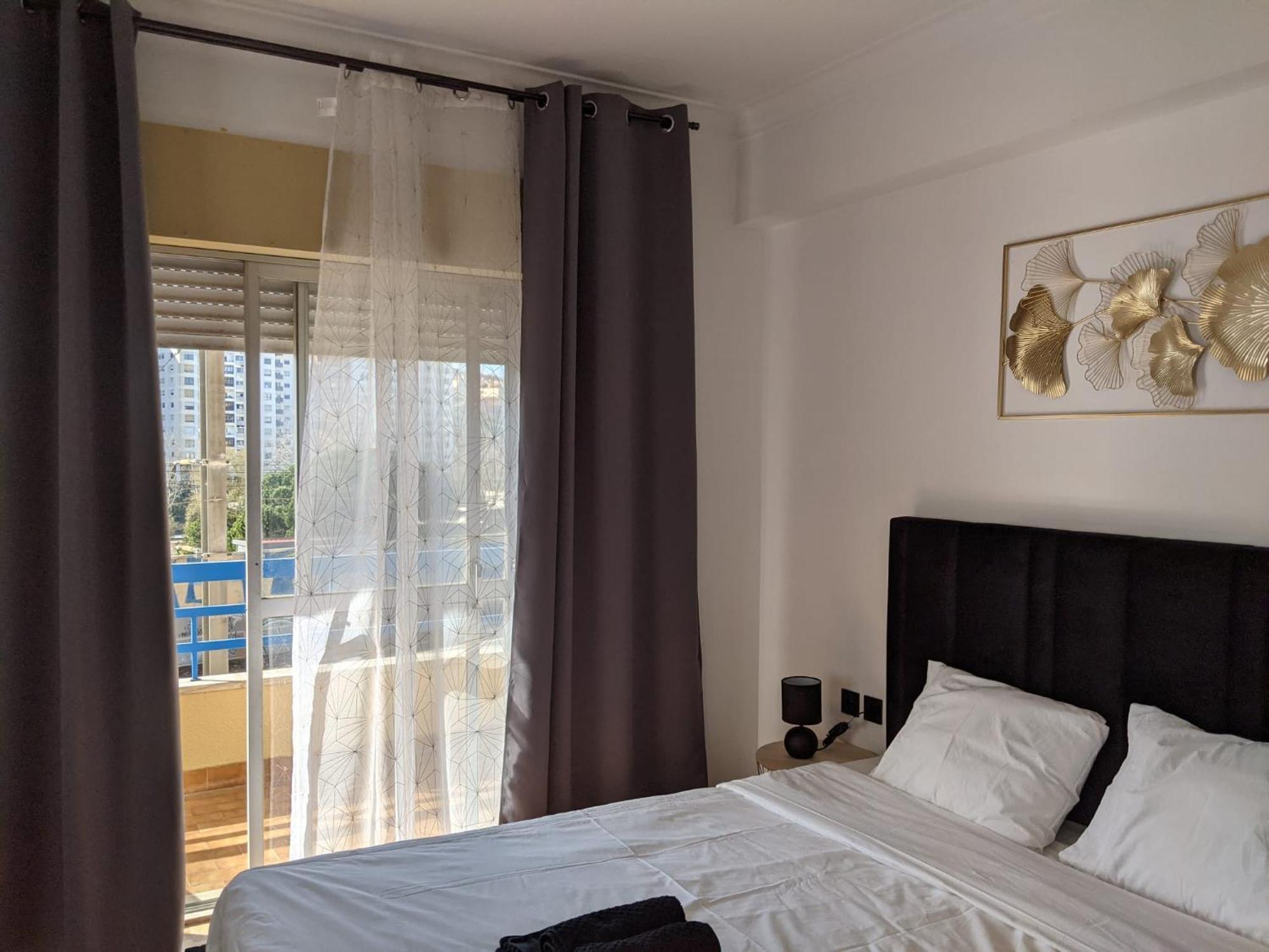 10 Mins Walk From Train Station! Homestay Agualva-Cacem