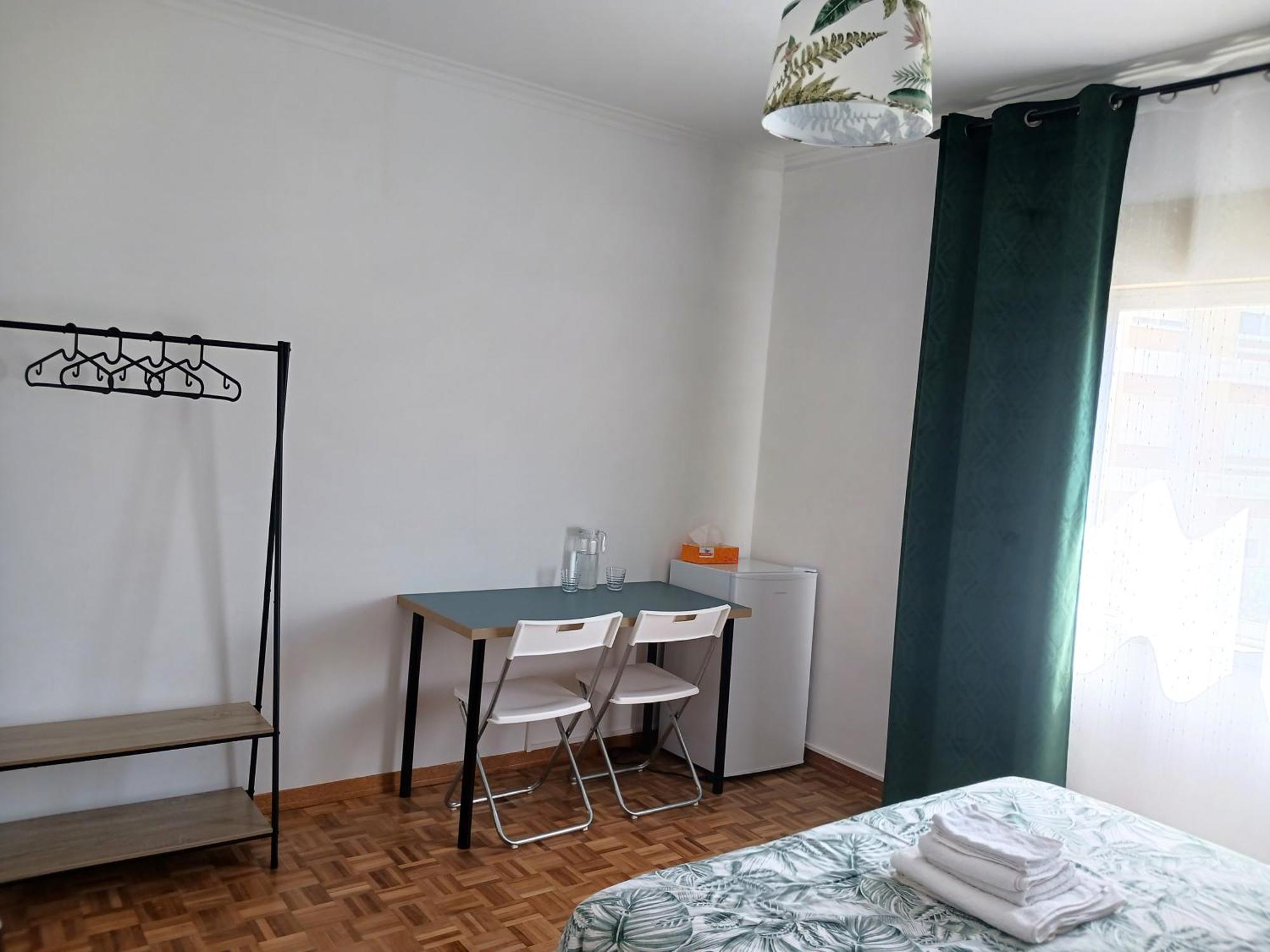 10 Mins Walk From Train Station! * Agualva-Cacem