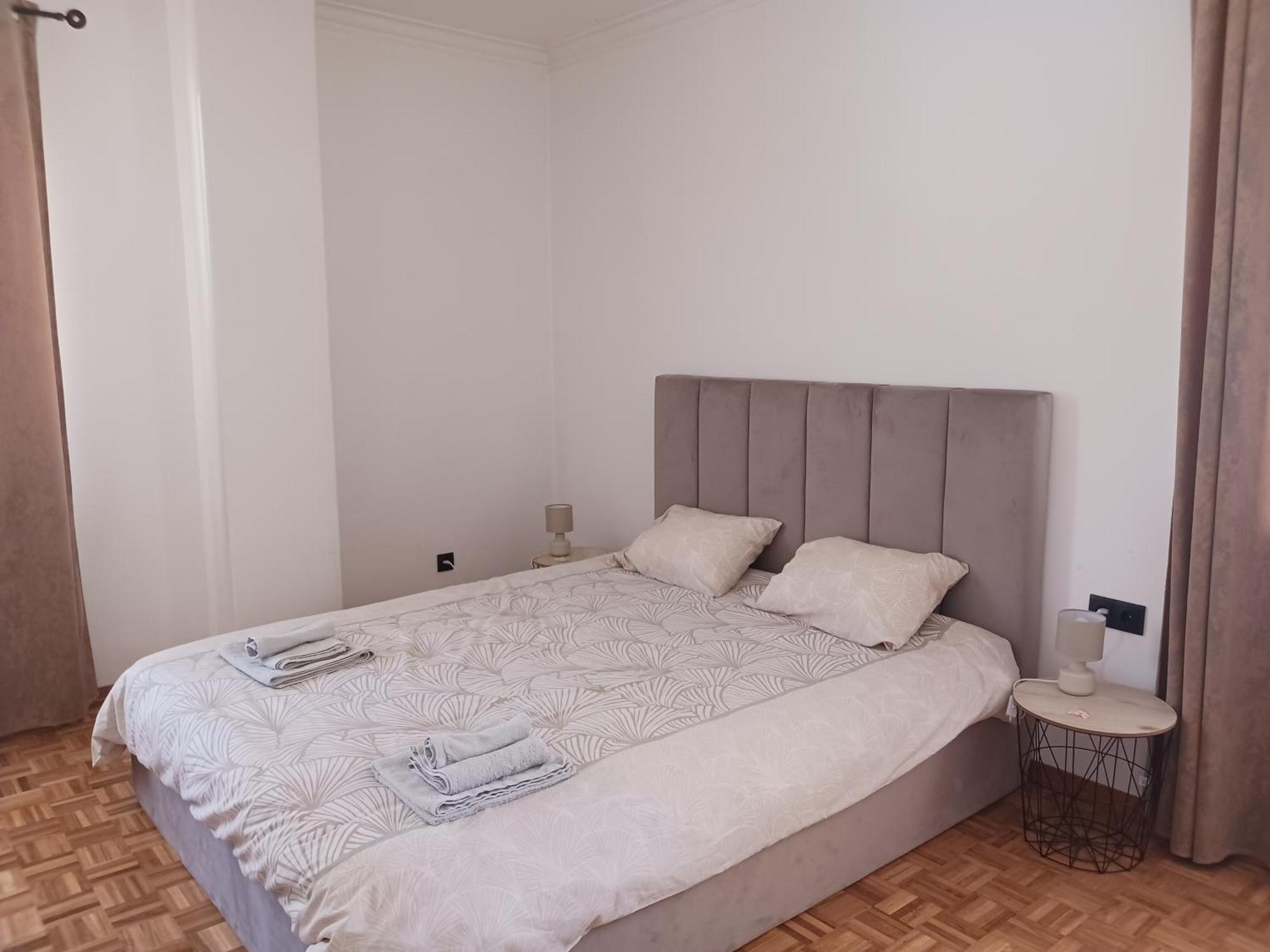 10 Mins Walk From Train Station! *